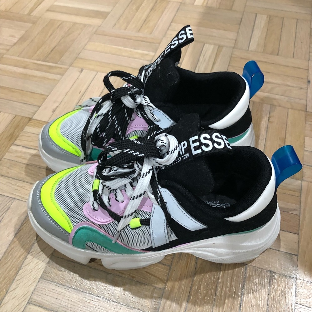 Essentiel Antwerp tennis shoes size 6